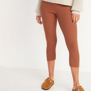 Old Navy Cropped Ribbed High Rise Leggings